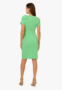 Adrianna Papell BOW MIDI - Pouzdrové šaty - wild apple