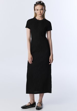 TEXTURED CUTOUT - Robe longue - black
