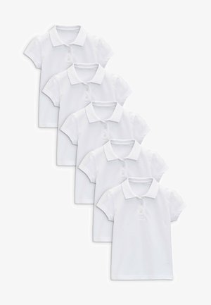 Set aus fünf weißen Baumwoll-Polohemden mit kurzen Ärmeln, klassischem Kragen und Knopfleiste. Glatte Textur und schlichtes Design.