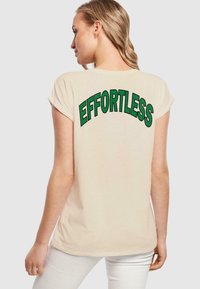 Merchcode ATTITUDE EXTENDED  - T-shirts print - whitesand