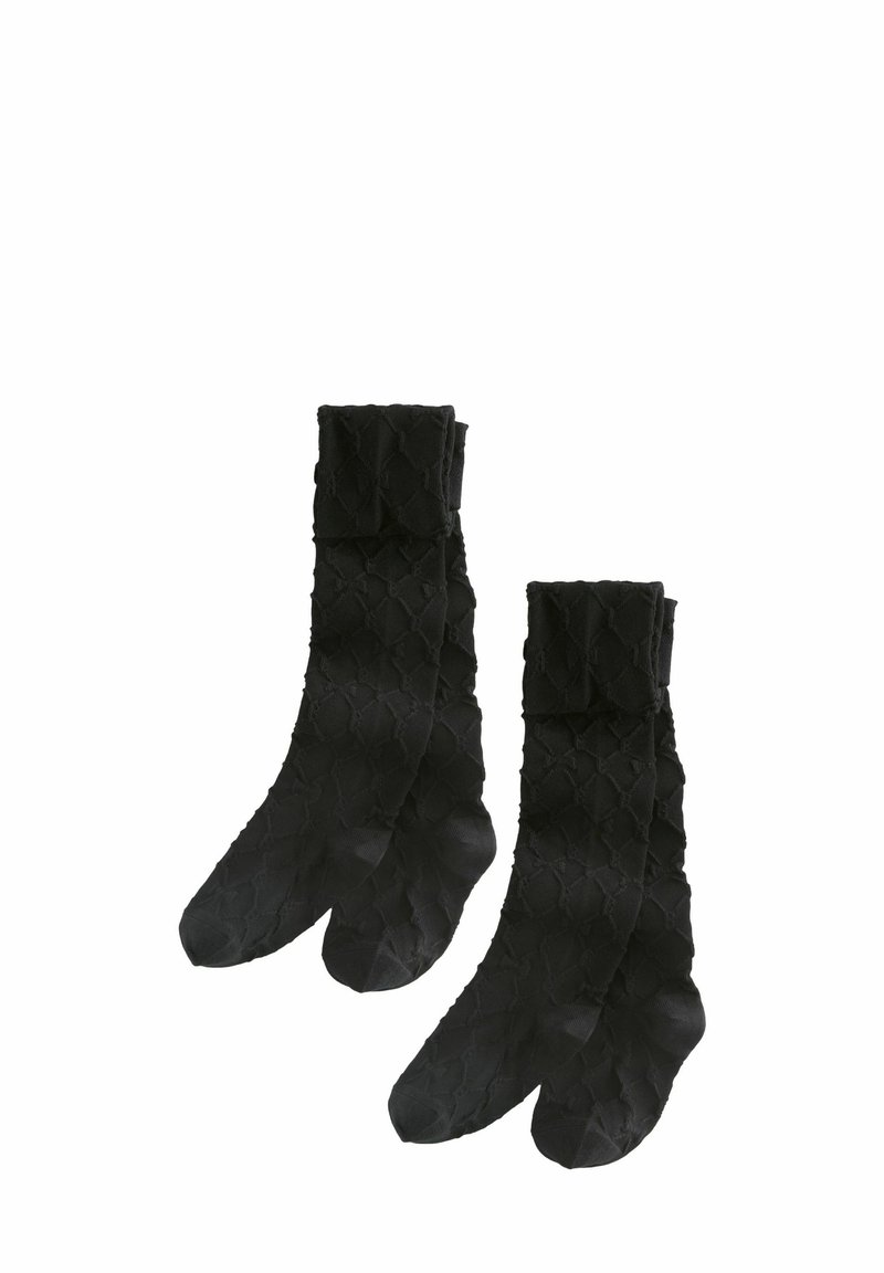 Medias negras hasta la rodilla con un patrón texturizado que recuerda a diamantes, con un puño de tela sólida en la parte superior. Acabado suave en general.