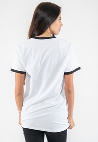 Paradiso Clothing KISS ALIVE IN 77 VINTAGE RINGER - Print T-shirt - white