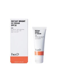 Crema CC in un tubo bianco con accenti arancioni, 40 ml. Accompagnata da una scatola bianca con testo nero in grassetto che dettaglia le caratteristiche del prodotto.