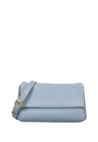 Lichtblauwe leren schoudertas met klepsluiting, verstelbare band en goudkleurige hardware. Soepele textuur zonder zichtbare patronen.