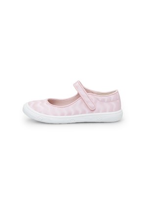 Zapatilla Mary Jane rosa con acabado satinado, punta redonda y correa ajustable de gancho y bucle, que presenta una suela de goma blanca y detalles texturizados.