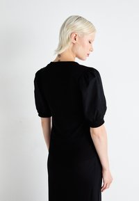 GAP HENLEY PUFF - Lihtne T-särk - true black