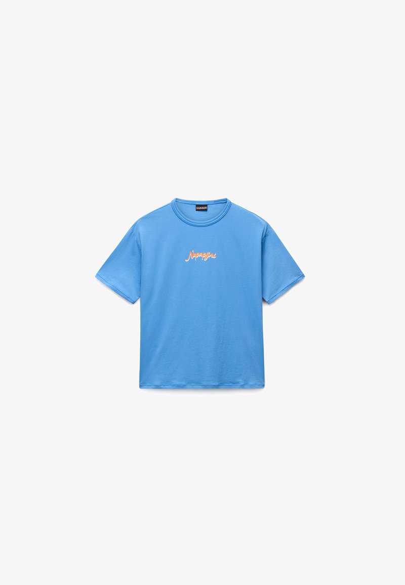 Μπλε βαμβακερό t-shirt με κοντά μανίκια, με την επιγραφή "napapijri" κεντημένη με πορτοκαλί καλλιγραφικά γράμματα στο μπροστινό μέρος, στρογγυλή λαιμόκοψη.