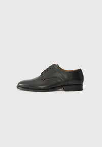 Derbies & Richelieus - black