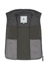 Grå vest med en myk, fleeceforet krage, med flere lommer i mørkegrå og lysegrå materialer. Merke plassert sentralt på innsiden.