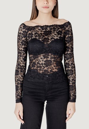 Cuerpo de encaje negro de manga larga con un diseño sin hombros y patrones florales, superpuesto a un sujetador acolchado negro, con una silueta ajustada.