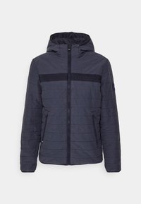 Giacca puffer blu navy con cappuccio, texture a righe verticali, chiusura con zip totale, due tasche laterali e un logo del marchio ben in vista sul petto.