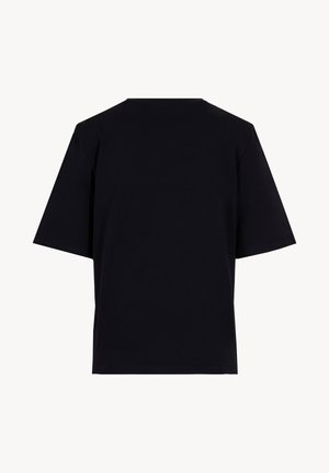 Zwart t-shirt met korte mouwen en ronde hals, gezien van achteren tegen een witte achtergrond.