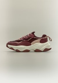 Επιλέχθηκε, burgundy