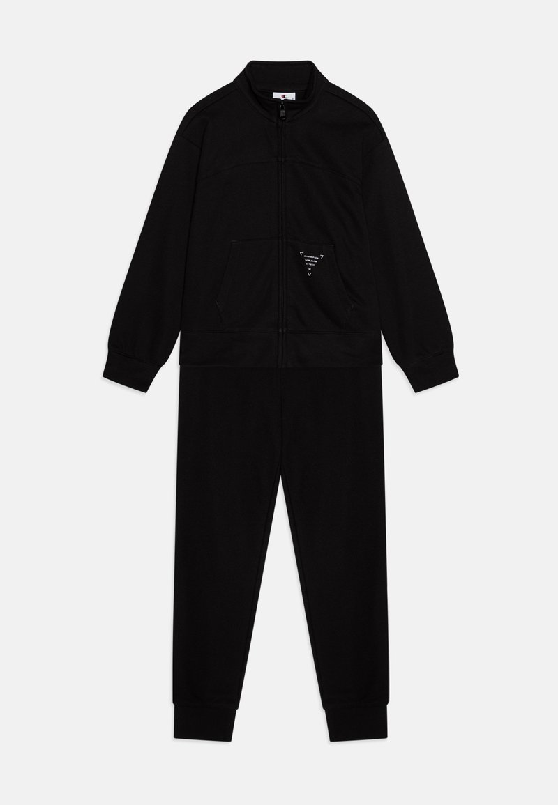 Črn zadrgo zaprt trenirki iz mehkega materiala, z dvignjenim ovratnikom, sprednjim žepom s logotipom ter elastičnimi manšettami na rokavih in hlačah.