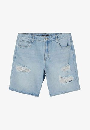 Lyseblå denimshorts med slidte revner på venstre og højre lår, forreste knap og lynlås samt forlommer.