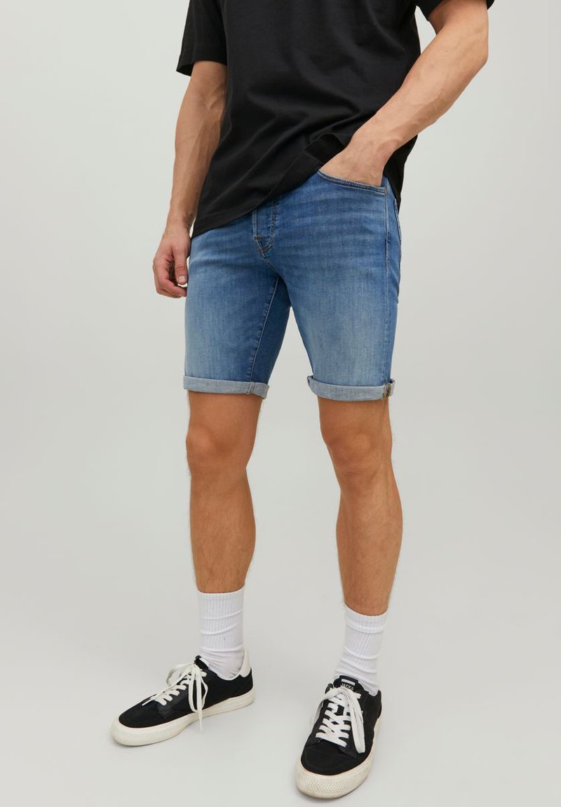 Jack & Jones JJIRICK JJICON SHORTS JJ 032 50SPS SN - Shorts di jeans - blue denim