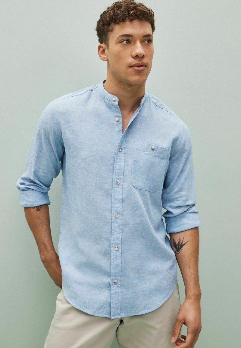 Next LINEN BLEND ROLL SLEEVE SHIRT WITH GRANDAD COLLAR - Košile - light blue