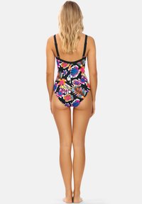Czarny strój kąpielowy z kolorowym kwiatowym nadrukiem; regulowane ramiączka, dopasowany krój, średnie zakrycie z tyłu, gładka tekstura.