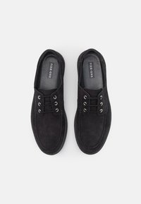 Pier One LEATHER - Sapatos casuais com atacadores - black
