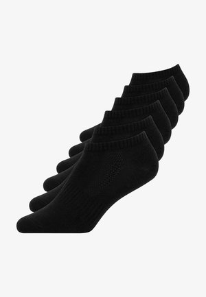 Schwarzes Knöchelsocken-Set, mit glatter Textur, geripptem Bund und verstärktem Fersenbereich. Sechs Paare in einer Reihe angeordnet.