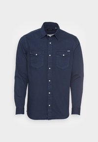 Camicia a maniche lunghe di colore blu navy realizzata in cotone. Presenta due tasche sul petto con pattina, colletto con bottoni e chiusura frontale con bottoni.