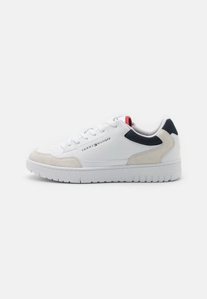 Tommy Hilfiger BASKET CORE LTH MIX ESS - Zapatillas - white