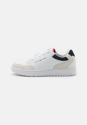 BASKET CORE - Trainers - white