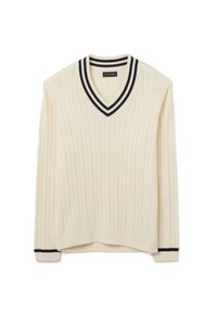 Roomkleurige kabelgebreide trui met een V-hals. Voorzien van een zwart-wit gestreepte geribde kraag en manchetten, en een rechte zoom.