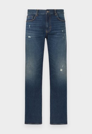 Jean en denim bleu avec une coupe droite, présentant un léger effet usé et décoloré, cinq poches et une fermeture par bouton à la taille.