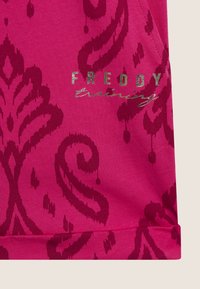 Freddy CORTA FLOREALE - Mono - allover ikat beetroot purple