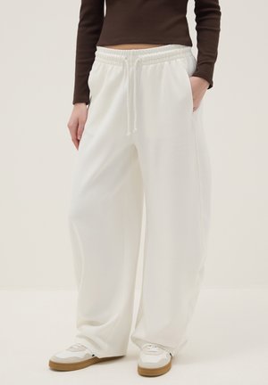 BAGGY IN STRETCH - Trainingsbroek - optical white