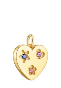 Colgante de corazón en oro con tres gemas de colores: una estrella azul, un corazón rosa y una flor rosa, con un acabado pulido.