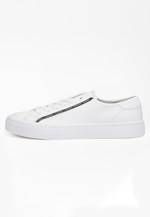 Sneakers - white