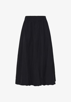 Mustast midi-seelik laia vöökohaga ja kogutud kangaga, mis loob voolava, kergelt plisseeritud silueti.