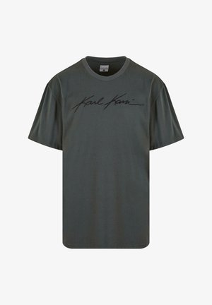 T-shirt in cotone grigio scuro con maniche corte, caratterizzato da una firma ricamata nera sul petto e un classico collo rotondo.