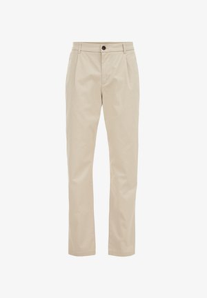 Beige Baumwollhose mit geradem Schnitt, ausgestattet mit einem einzelnen Knopfverschluss und einer gefalteten Vorderseite. Glatte Textur, klassische Passform.