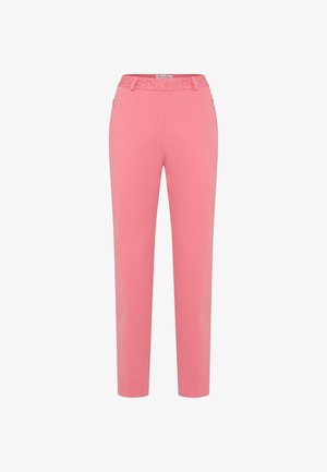 Pantalon rose à jambes droites avec une ceinture à motifs, des poches zippées latérales et une coupe ajustée.