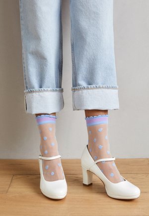 Escarpins à talons hauts - white