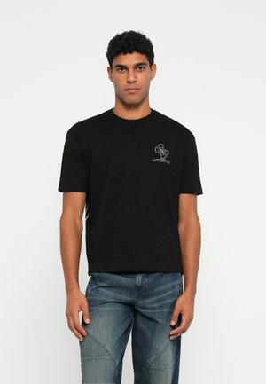 - T-shirt z nadrukiem