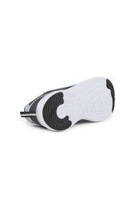 Zapatilla deportiva en blanco y negro con suela de goma texturizada. El diseño presenta una parte superior negra prominente y una entresuela blanca gruesa.
