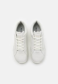 ECCO BIOM HYBRID - Zapatos de golf - white