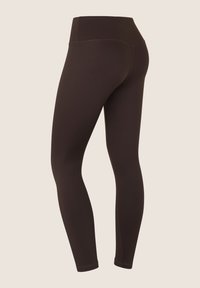 Leggings negros de cintura alta con textura suave, diseño ajustado y costuras planas, ideales para ropa deportiva.
