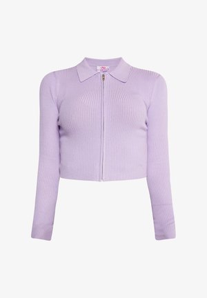 Lilla ribbet kort cardigan med en struktureret krave og fuld frontlynlås. Lange ærmer med tætsiddende manchetter. Blød tekstur.