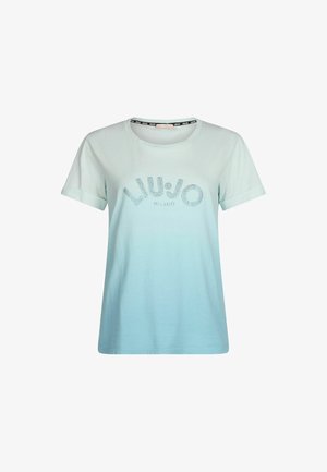 T-shirt verde menta con colletto rotondo e maniche corte. Presenta "LIU·JO MILANO" in strass sulla parte anteriore. Tessuto dalla consistenza morbida.