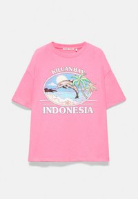 PULL&BEAR INDONESIA DOLPHIN GRAPHIC - T-SHIRT - Nyomott mintás póló - pink