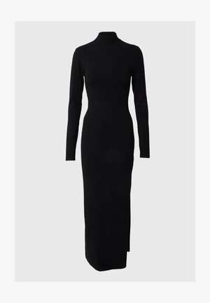 Rochie neagră cu mânecă lungă și decolteu înalt. Siluetă ajustată și detaliu cu fante pe lateral. Confecționată dintr-un material neted cu un finisaj mat.