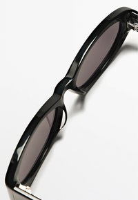 Massimo Dutti SMALL OVAL  - Occhiali da sole - black