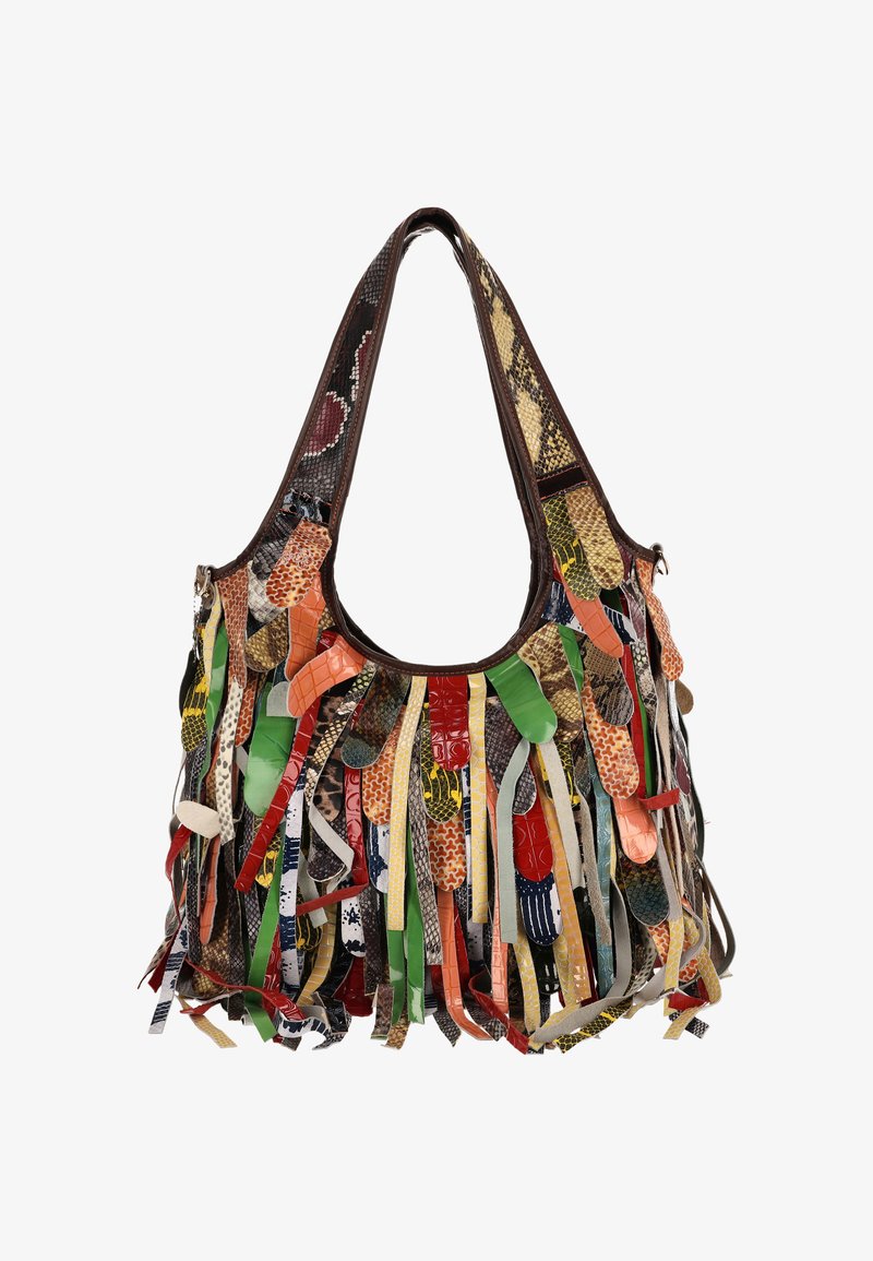 Geantă multicoloră realizată din materiale texturate, cu un amestec de imprimeuri animale și franjuri în diferite forme și lungimi.