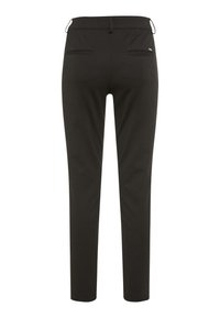 Schwarze maßgeschneiderte Hose mit glattem Stoff, slim fit, vier Taschen und einem Bund mit Gürtelschlaufen. Einfaches, klares Design.
