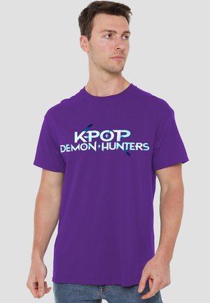 K-POP DEMON HUNTERS - FULL LOGO - Print T-shirt - purple